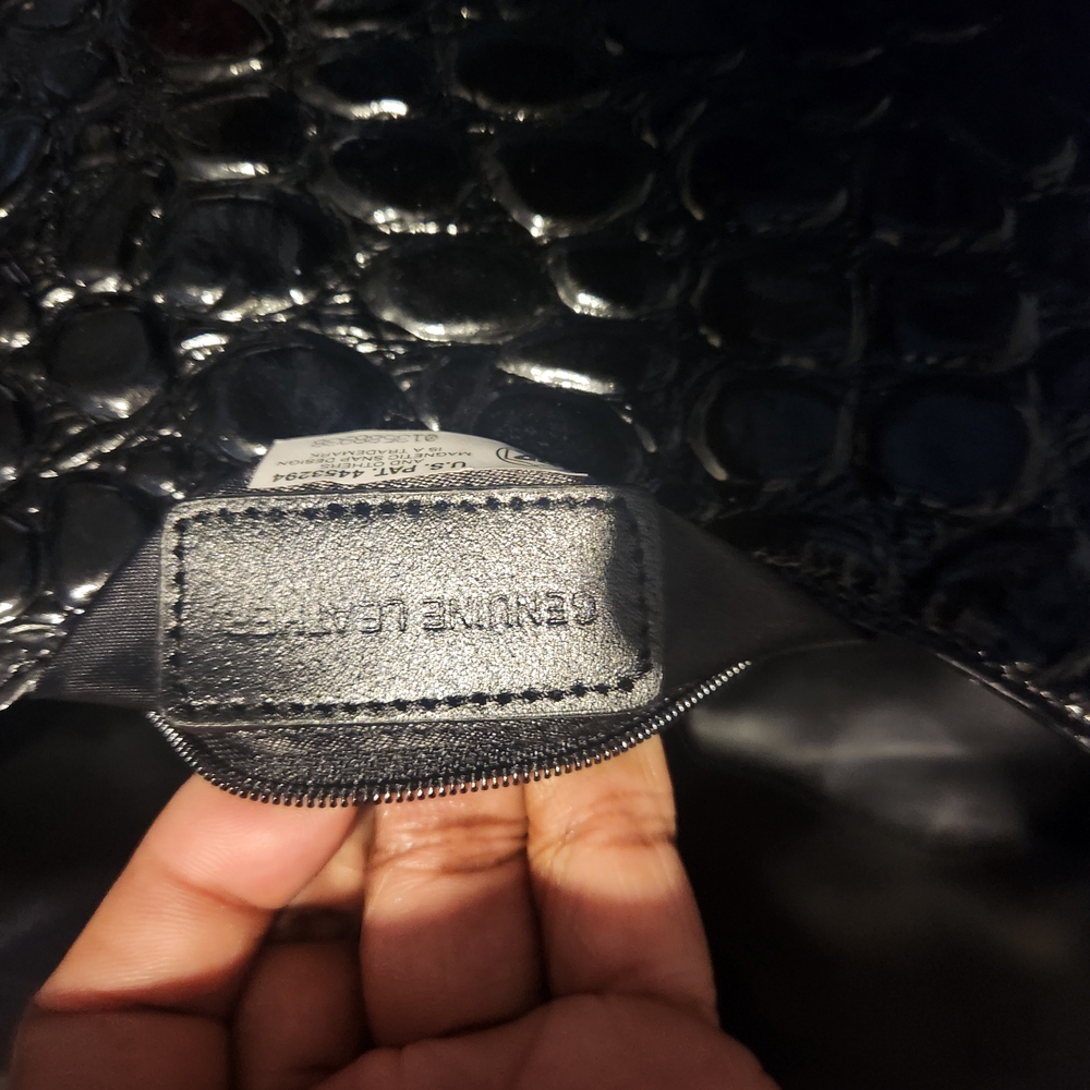 Genuine Patent Leather Elegant Black Croc-Embossed Women's Shoulder Bag - Picture 8 of 9